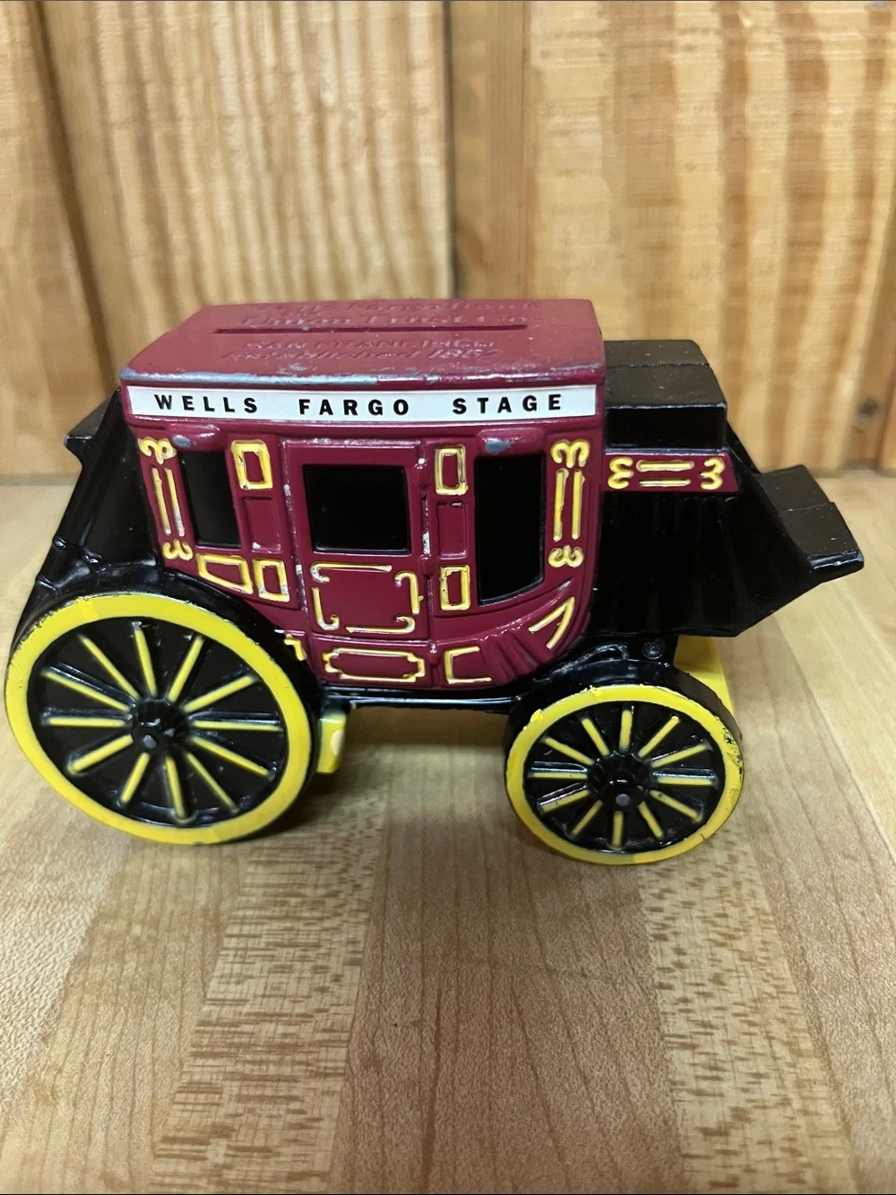 Vintage Wells Fargo Stagecoach cast iron coin bank collectible ( no key)